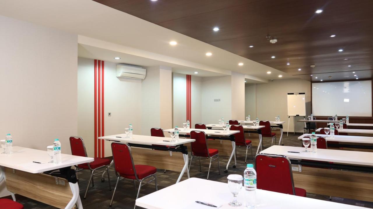Moritz Hotel Rsab Harapan Kita Jacarta Exterior foto